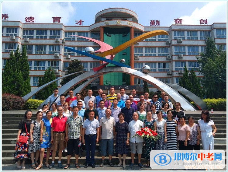 历尽千帆,归来仍是少年。洪雅中学高87级1班举行毕业30周年同学