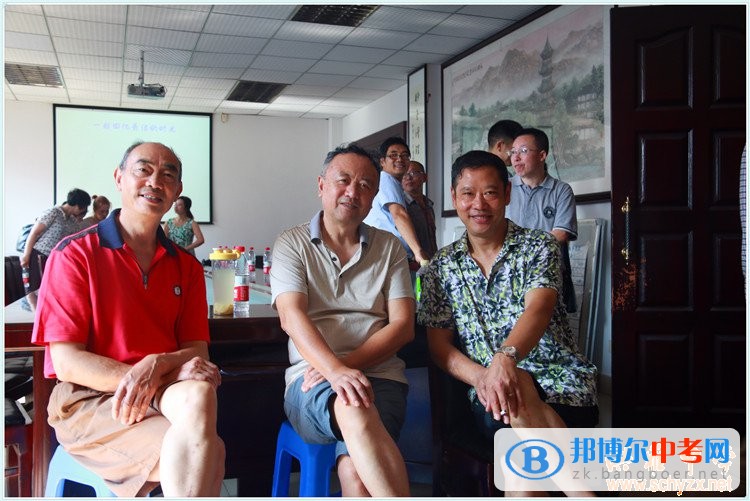历尽千帆,归来仍是少年。洪雅中学高87级1班举行毕业30周年同学