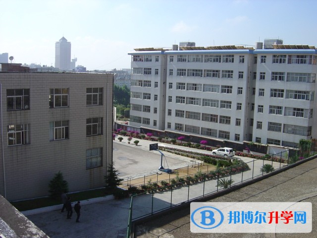 曲靖市民族中学招生办联系电话